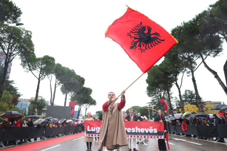 PARADA “Rrenjet Kuq e Zi”